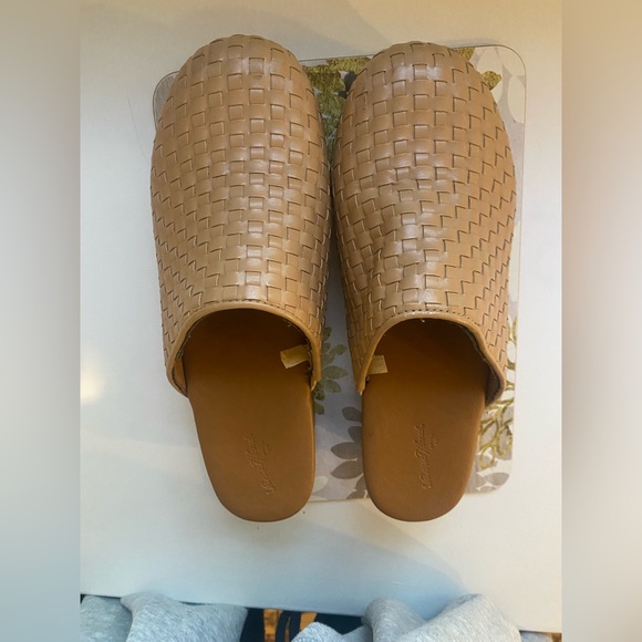 Universal Thread Tan Woven Mules - Picture 3 of 9